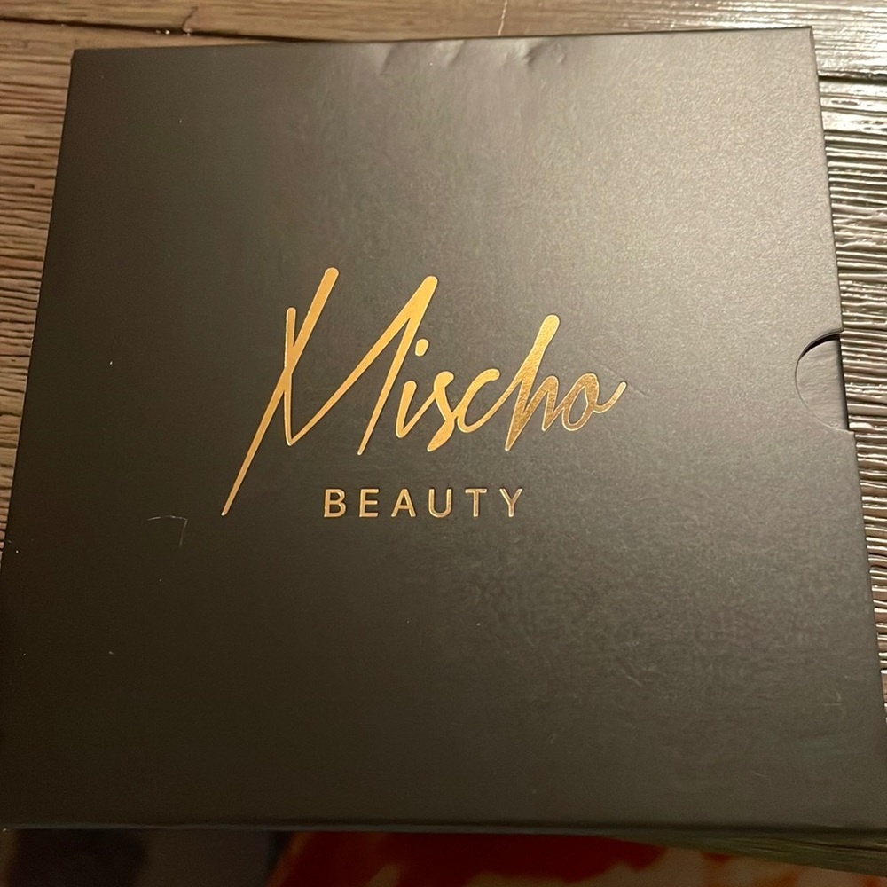 New in Box Mischo Beauty Blush Palette net wt. 3.5G